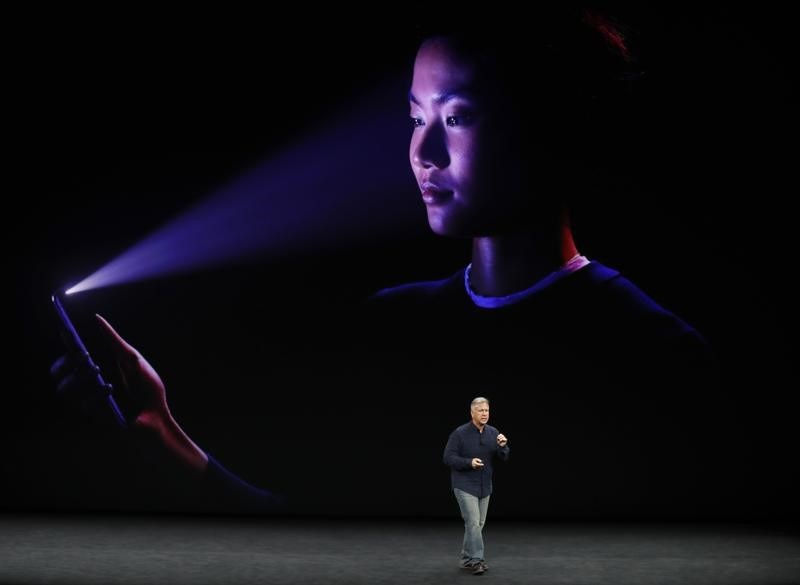 iPhone X Face ID Fooled on Video, Fails to Identify Between Mother and Son