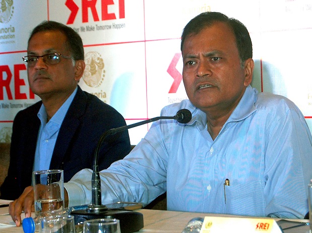 (From left) Hemant Kanoria, CMD and Sunil Kanoria, vice chairman, Srei, at a press meet in Kolkata. Photo: Subrata Mmjumder