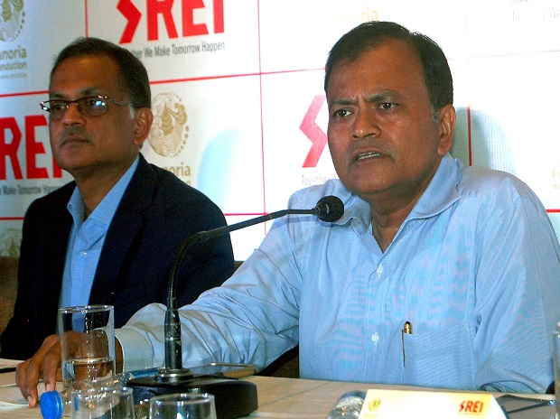 (From left) Hemant Kanoria, CMD and Sunil Kanoria, vice chairman, Srei, at a press meet in Kolkata. Photo: Subrata Mmjumder