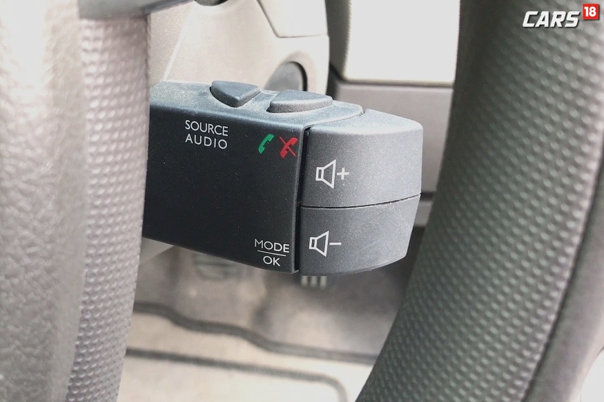 Renault Lodgy Stepaway's steering mounted audio control stack. (Image: Siddharth Safaya/News18.com)