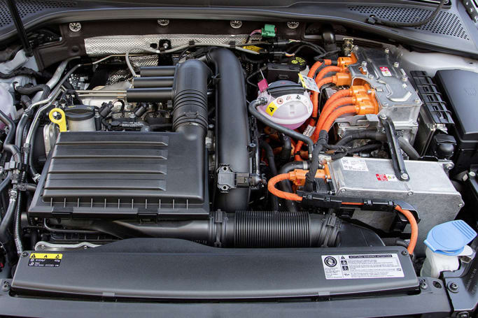 The GTE is powered by a 1.4-litre direct-injection, turbo-petrol engine (110kW/250Nm) and an electric motor (75 kW).