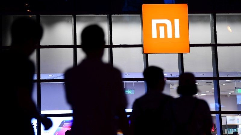 Xiaomi Lowers Target as It Kicks Off IPO